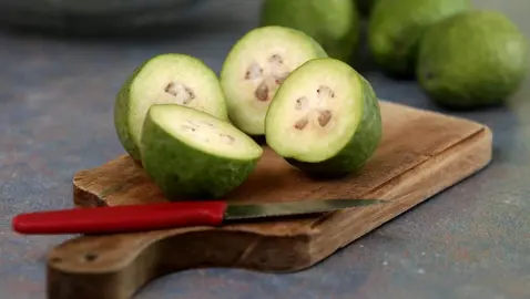 How To Tell When A Feijoa Is Ripe.