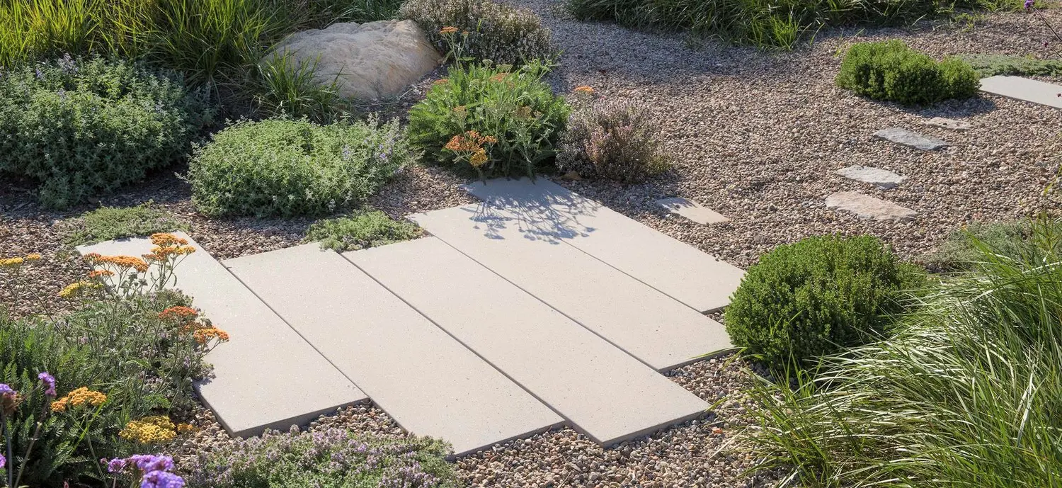 Coastal garden with pavers